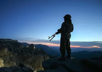 PKK'da çözülmeler sürüyor! Bir terörist daha teslim oldu