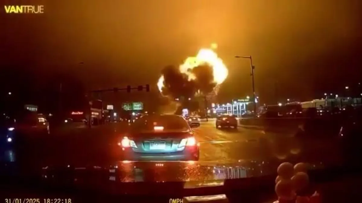 ABD'de bir uçak kazası daha! Ambulans uçak yerleşim yerine düştü