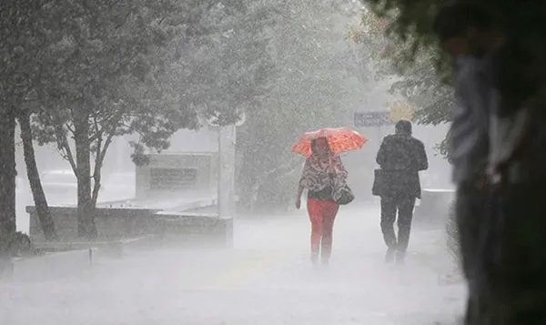 Meteoroloji Marmara'yı saat vererek uyardı! İstanbul'a gök gürültülü sağanak yağış geliyor | İşte 5 günlük hava durumu - 1