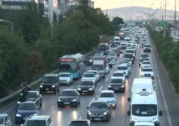 Deprem trafiği havadan görüntülendi