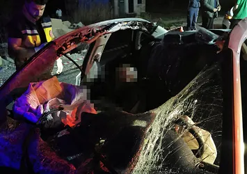 Denizli'de otomobil başıboş ata çarptı: 1 ölü 1 yaralı