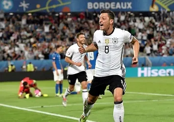 Alman Bakanın Mesut Özil sözleri tepki çekti