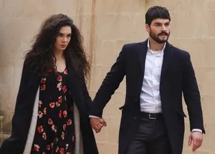 Hercai dizisinin Miran Aslanbey'i Akın Akınözü sevgilisiyle şaşırttı!