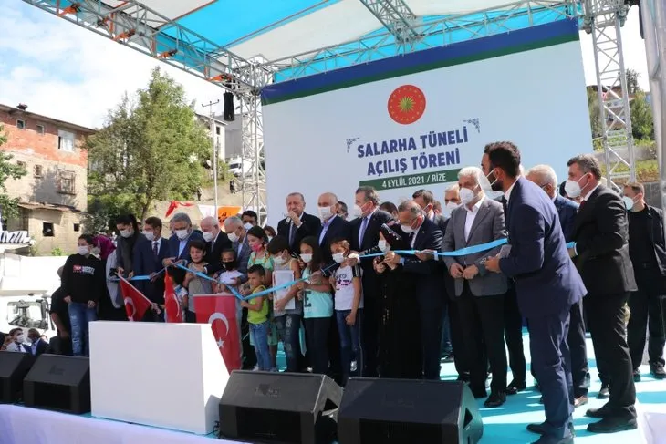 Başkan Recep Tayyip Erdoğan'a Rize'de sevgi seli! Çocuklardan 'Tayyip Dede' sloganları