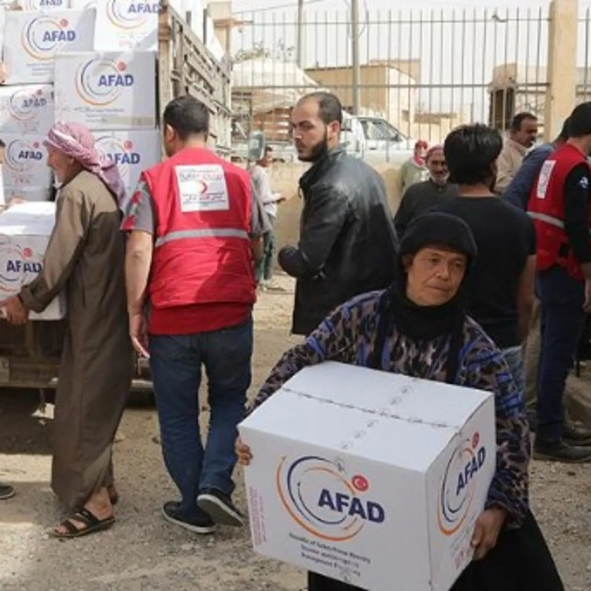 Türkiye'den Suriye'ye yardım: Aynularab'taki siviller için tırlar yola çıktı
