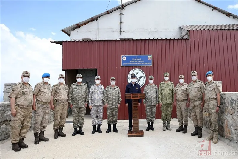 Bakan Akar ve komutanlardan karargahta yoğun mesai! Sabahın ilk saatlerine kadar ışıklar sönmedi 18