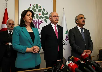 Öcalan’ın HDP ekibi ile konuşmaları açıkça listeleri PKK’nın üssü Kandil’in yaptığını ortaya koyuyor