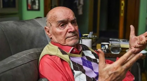 son-dakika-spor-basininin-duayen-ismi-hincal-uluc-83-yasinda-hayatini-kaybetti-hincal-uluc-kimdir-1668981869306.jpg Son dakika: Spor basınının duayen ismi Hıncal Uluç 83 yaşında hayatını kaybetti! Hıncal Uluç kimdir? - 8