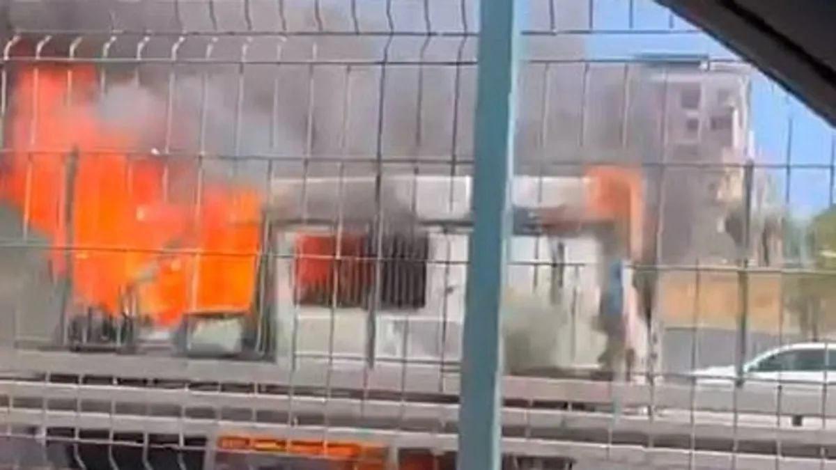 E-5'te korku dolu anlar! Trafikte yanarak ilerledi