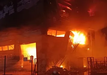 Tekirdağ'da fabrika yangını! Alevler gökyüzünü aydınlattı