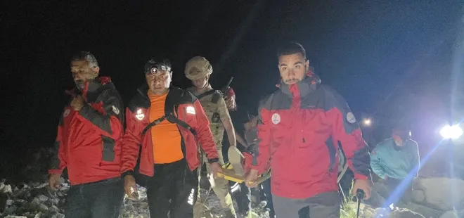 Tunceli’de kayalıklardan düşen kadın 4 saatlik operasyonuyla kurtarıldı