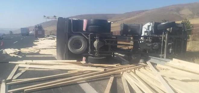 Niğde’de devrilen kamyonun sürücüsü hayatını kaybetti