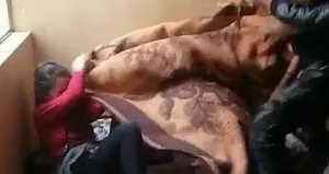 Babadan çocuklarına kemerli işkence! Kan donduran görüntüler...