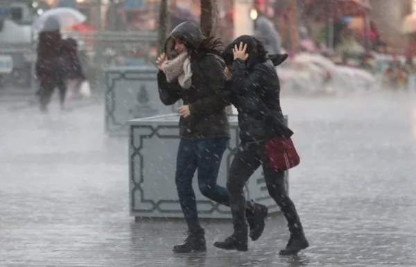 meteorolojiden-son-dakika-hava-durumu-aciklamasi-kuvvetli-ruzgar-ve-saganak-uyarisi-8-eylul-2020-hava-durumu-1599536375784.jpeg Meteoroloji'den son dakika hava durumu açıklaması! İstanbul için saat verildi | 8 Eylül 2020 hava durumu - 3