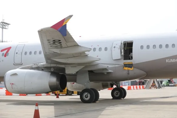 Güney Kore’de 194 yolculu uçağın kapısı havadayken açıldı! İşte o görüntüler...