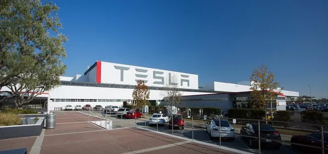 Elon Musk’ın koronavirüs tedbirlerine rağmen açtığı Tesla fabrikasında vaka krizi