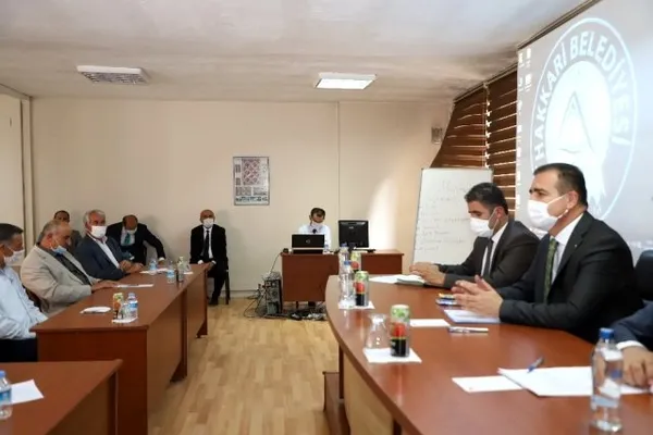 hakkari-valisi-akbiyiktan-korona-uyarisi-dugun-torenlerini-yasaklamak-zorunda-kalacagiz-1596662169836.jpg Hakkari Valisi İdris Akbıyık'tan korona virüs uyarısı: Düğün törenlerini yasaklamak zorunda kalacağız - 1