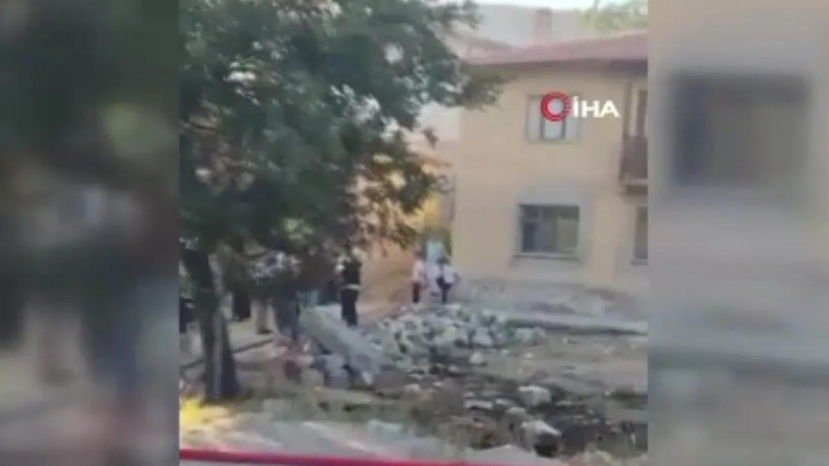 Ankara'da 2 katlı evde yangın paniği!