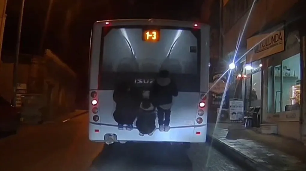 Otobüsün arkasında ölümle dans