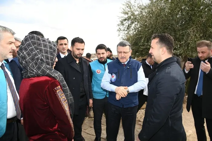 trabzondan-halepe-kardeslik-sofrasi-belediye-baskani-genc-ve-heyeti-mazlumlarla-bir-araya-geldi-1772992086455.jpg Trabzon’dan Halep’e kardeşlik sofrası! Belediye Başkanı Genç ve heyeti mazlumlarla bir araya geldi - 1