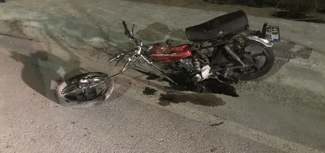Motosiklet ile otomobil kafa kafaya çarpıştı: 2 ölü 1 yaralı!
