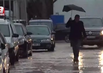 Çeşme’de sağanak sonrası su baskını!
