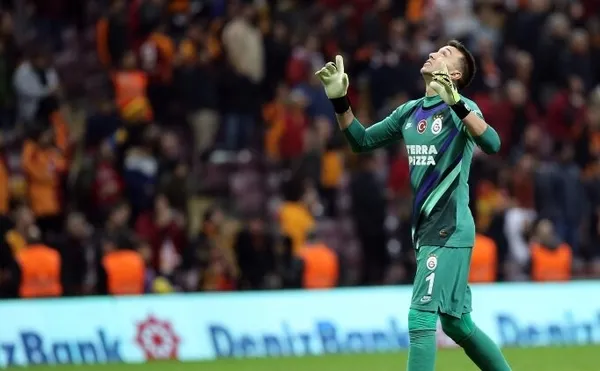 galatasarayda-musleraya-yeni-sozlesme-iste-detaylar-1614034387871.jpg Galatasaray'da Muslera'ya yeni sözleşme! İşte detaylar... - 4