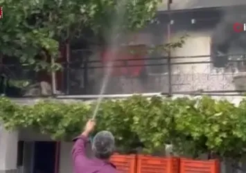 Manisa'da ev yangını kamerada