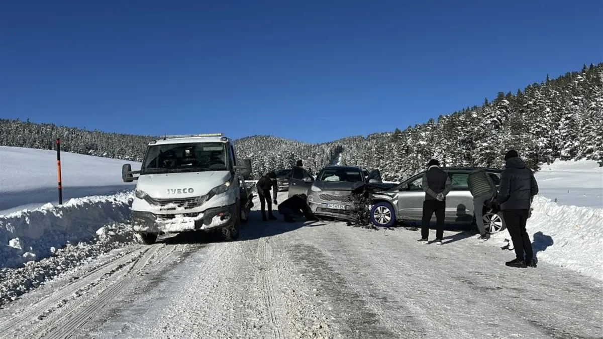 Bolu'da feci kaza! 2 cip kafa kafaya çarpıştı