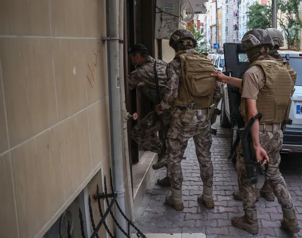 İstanbul’da uyuşturucu operasyonu! 18 adrese baskın yapıldı: Çok sayıda şüpheli gözaltında