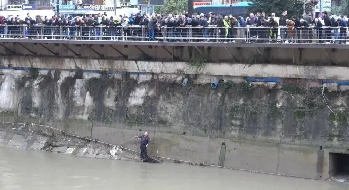Hatay'da Asi Nehri'ne atlayan kadını itfaiyeciler kurtardı - 1