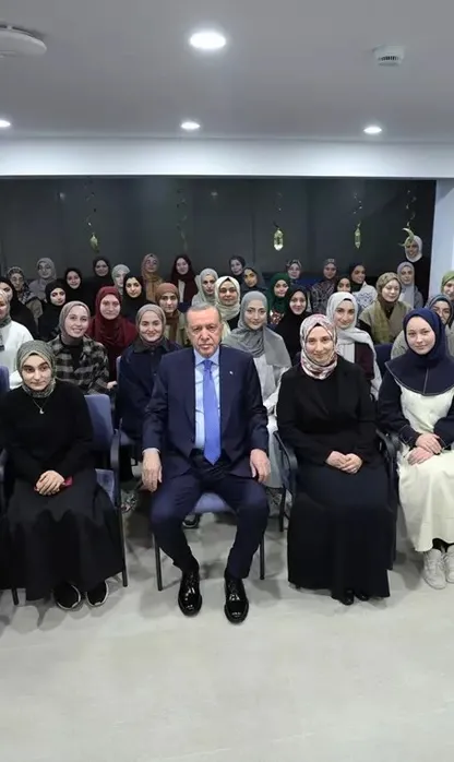 Başkan Erdoğan’dan öğrenci yurduna ziyaret