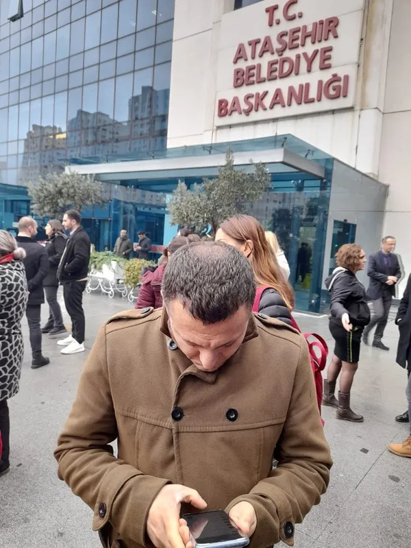 chpli-atasehir-belediyesinden-ucretlerini-alamayan-personel-is-birakma-eylemi-baslatti-belediye-baskani-ilgezd-1669992479910.jpg CHP'li Ataşehir Belediyesi'nden ücretlerini alamayan personel iş bırakma eylemi başlattı! Belediye Başkanı İlgezdi tehdit etti - 3