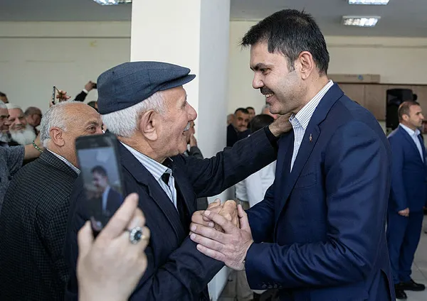 bakan-murat-kurum-pendikte-esnaflari-ziyaret-etti-ulkemiz-icin-mucadele-veriyoruz-1684774303678.jpg Bakan Murat Kurum Pendik'te esnafları ziyaret etti: Ülkemiz için mücadele veriyoruz - 3
