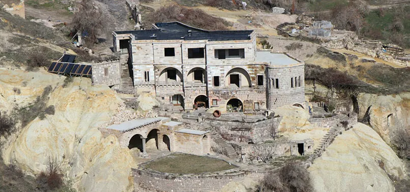 Kapadokya'daki kaçak binaların yıkımına başlandı