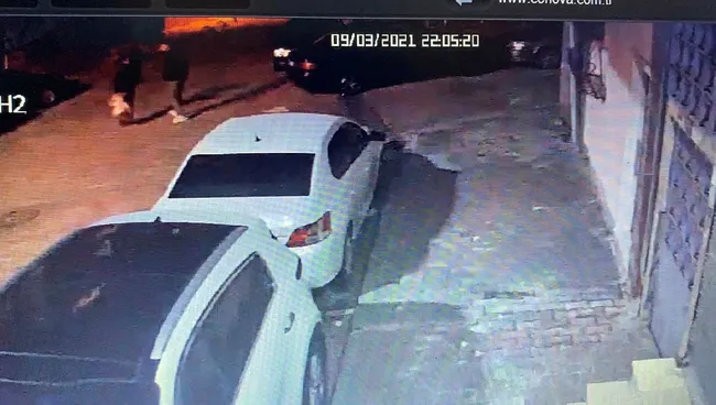 İstanbul’da tacizci tekme-tokat dövüldü! O anlar kameraya yansıdı - 4