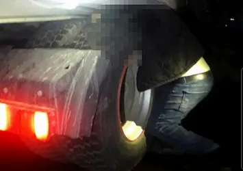 Başı dorse ile lastik arasına sıkışan kişi hayatını kaybetti! Mersin'de feci olay