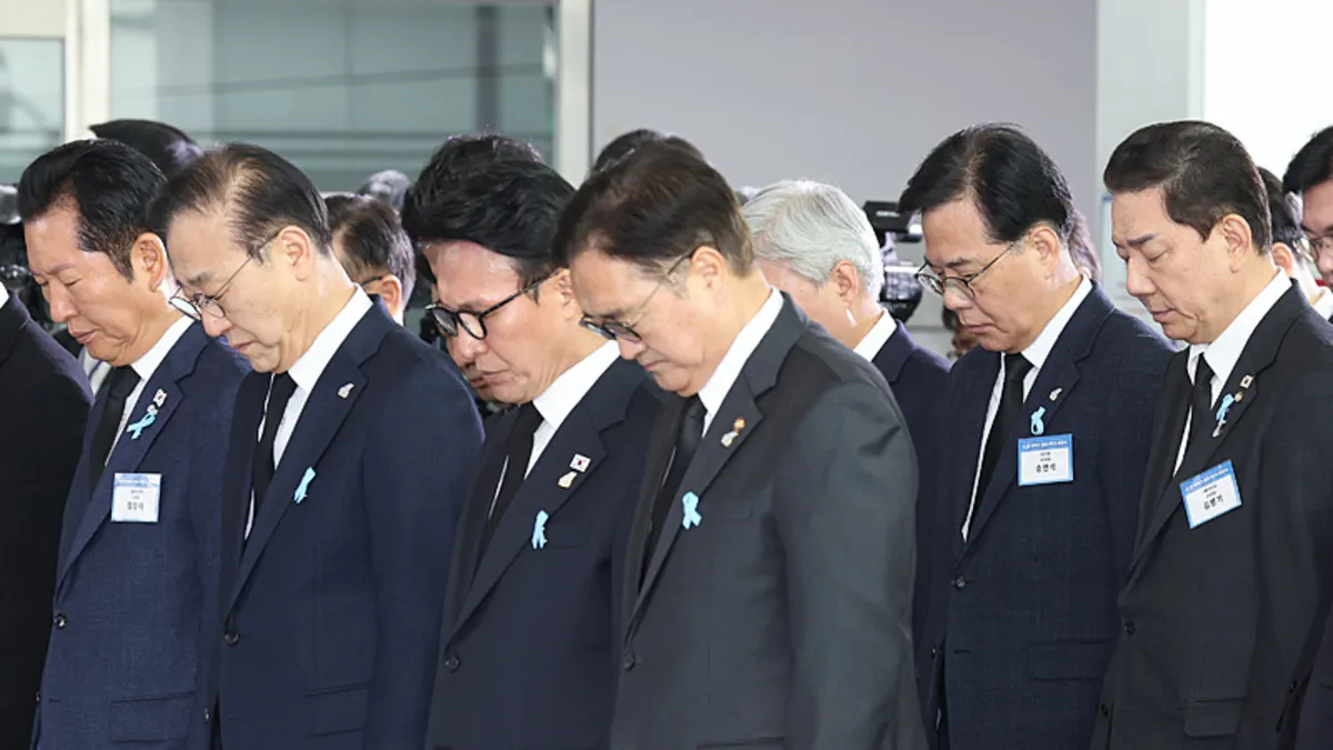 Jeju Air uçak kazasında yıl dönümü: Lee özür diledi