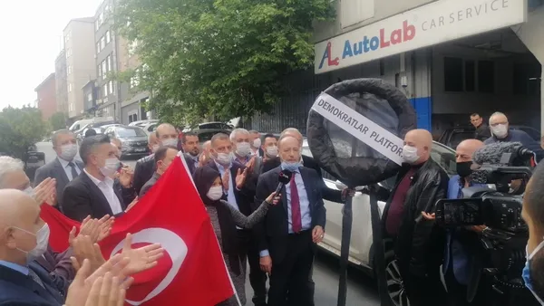 Merdan Yanardağ Adnan Menderes'e iftira atmıştı! Demokratlar Platformundan TELE1 Televizyonu önünde protesto - 1