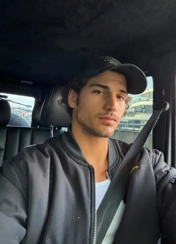 unlu-oyuncu-oktay-cubuktan-korkutan-haber-portekiz-tatilinde-aniden-fenalasti-1777397170923.jpeg Fotoğraf: Instagram