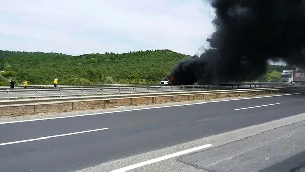 Ambulansta oksijen tüpü patladı - 1