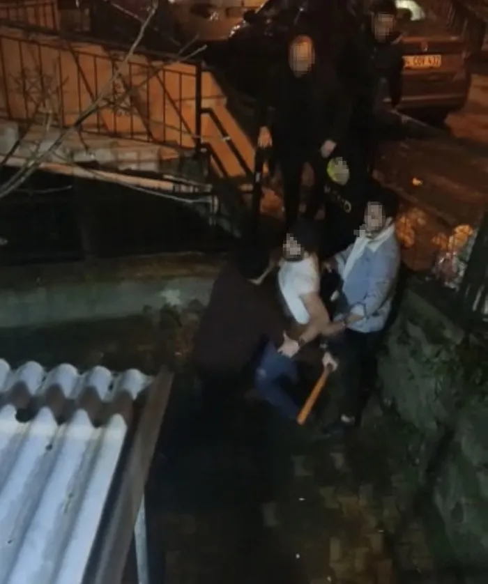 sislide-gurultu-yapti-diye-doner-bicagiyla-saldirdi-o-anlar-kamerada-1646553090526.jpg Şişli’de ‘gürültü’ yaptı diye döner bıçağıyla saldırdı! O anlar kamerada - 1