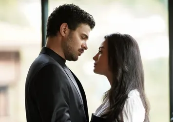 'Gözleri KaraDeniz'de Azil Güneş'e aşkını herkesin önünde ilan etti!