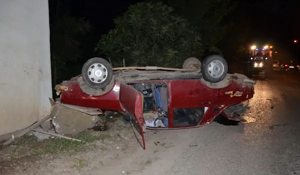 samsunda-yayaya-carpmak-istemeyen-surucu-frene-basinca-takla-atti-1629918811713.jpg Samsun’da yayaya çarpmak istemeyen sürücü frene basınca takla attı - 2