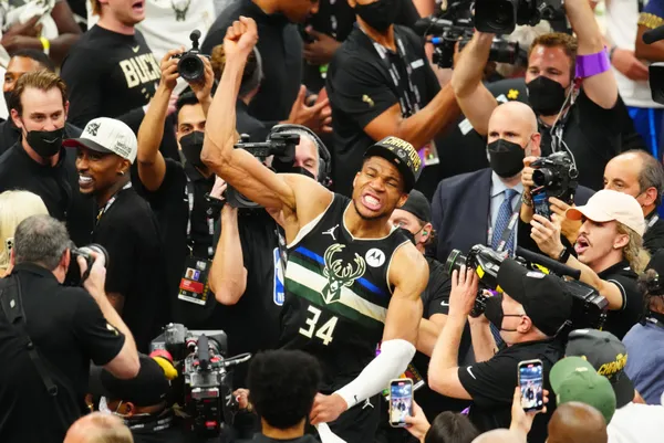 NBA’de 2020-2021 şampiyonu Milwaukee Bucks oldu