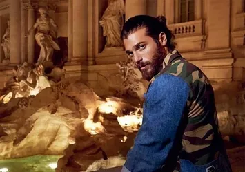 İlk kez görüntülenmişlerdi! Can Yaman ile DJ sevgilisinden yeni kare