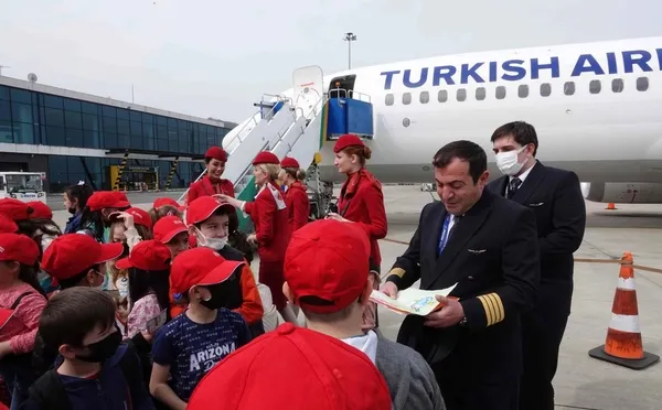 THY'den yüreklere dokunan adım! Köy çocukları uçakla tanıştı - 2