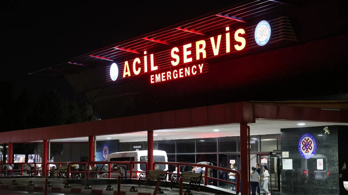 İzmir'de gece yarısı kaza! Bariyerlere çarpan motosikletin sürücüsü öldü