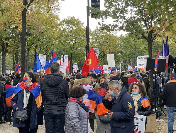 Paris'te skandal! terör örgütü PKK'nın katılımıyla Ermenistan'a destek gösterisi - 2