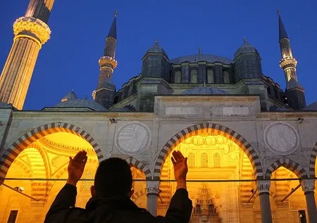 Kadir Gecesi okunacak dualar ve sureler hangileri? Peygamber efendimiz Hz. Muhammed'in (S.A.S.) Kadir Gecesi okuduğu dua